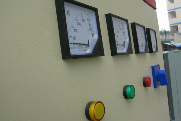 新城镇配电箱-3683讲讲配电箱的操作和检修步